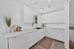 3046 E 7110 S, Cottonwood Heights, UT 84121 - Photo 7
