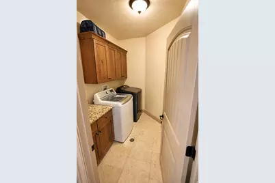 10656 S Crescent Dr, Sandy, UT 84070 - Photo 17