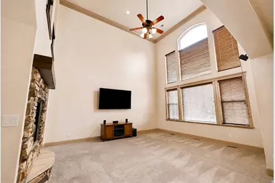 10656 S Crescent Dr, Sandy, UT 84070 - Photo 9