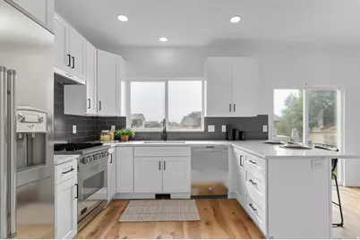 2584 S Thoreau Dr W, Magna, UT 84044 - Photo 9