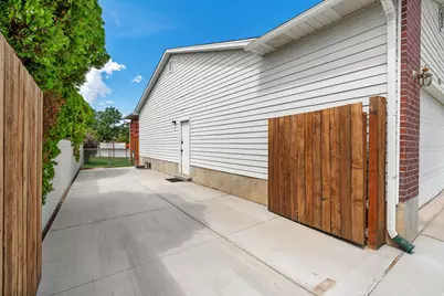 6354 S Clay Park Dr, Murray, UT 84107 - Photo 3