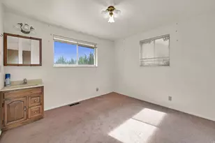 3046 S 400 W, Bountiful, UT 84010 - Photo 9