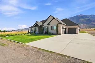 461 S 300 E, Mona, UT 84645 - Photo 3