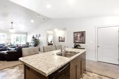 478 W Hyde Park Ln, Kaysville, UT 84037 - Photo 9