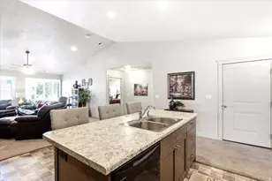 478 W Hyde Park Ln, Kaysville, UT 84037 - Photo 9