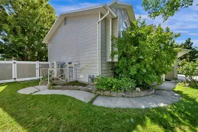 4896 S 3325 W, Roy, UT 84067 - Photo 29
