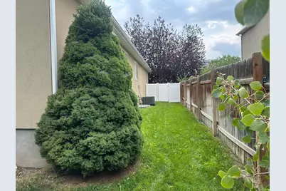 6728 W Oak Vista Dr, West Jordan, UT 84081 - Photo 11