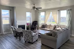 3692 E Barton Creek Dr, Eagle Mountain, UT 84005 - Photo 5