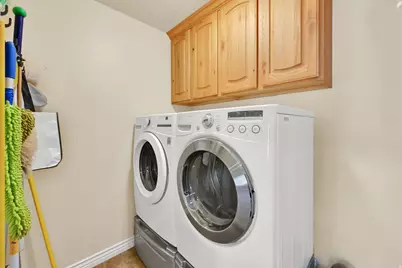 5584 S 250 E, Washington Terrace, UT 84405 - Photo 15