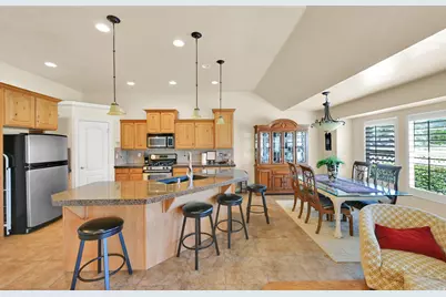 5584 S 250 E, Washington Terrace, UT 84405 - Photo 5