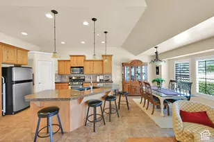 5584 S 250 E, Washington Terrace, UT 84405 - Photo 5