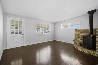 5042 S Leisure Ln, Taylorsville, UT 84129 - Photo 3