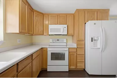 5042 S Leisure Ln, Taylorsville, UT 84129 - Photo 9