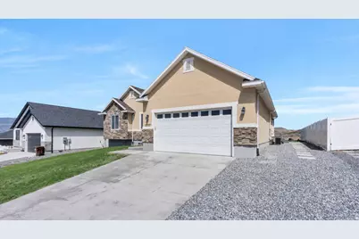 2777 E Clarkstone Dr, Eagle Mountain, UT 84005 - Photo 3