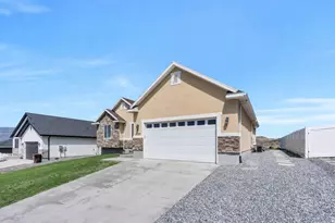 2777 E Clarkstone Dr, Eagle Mountain, UT 84005 - Photo 3
