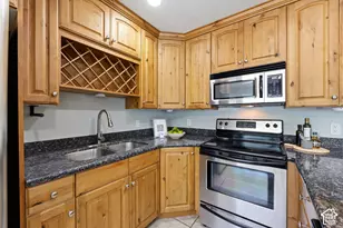 7176 S Villa Pl Dr E, Midvale, UT 84047 - Photo 11