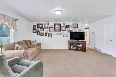 2302 W 1900 S, Syracuse, UT 84075 - Photo 9