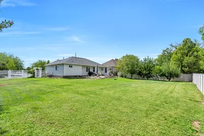 2302 W 1900 S, Syracuse, UT 84075 - Photo 37