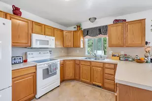 2302 W 1900 S, Syracuse, UT 84075 - Photo 13