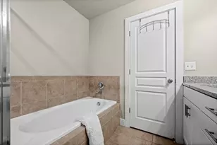 1423 S Mountain View Ct, Woods Cross, UT 84087 - Photo 13