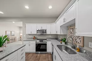 1423 S Mountain View Ct, Woods Cross, UT 84087 - Photo 9