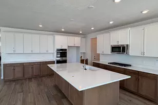 2886 N Kingbird Dr, Eagle Mountain, UT 84005 - Photo 3