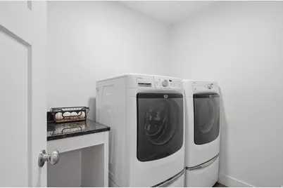 215 W 900 N, Nephi, UT 84648 - Photo 19