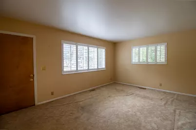 6192 S Vinecrest Dr E, Murray, UT 84121 - Photo 9