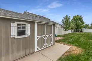 585 S 2200 W, Layton, UT 84041 - Photo 33