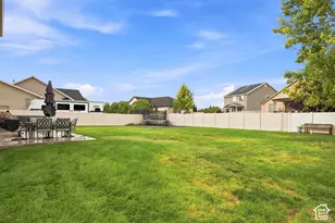 1808 Heritage Pkwy, Syracuse, UT 84075 - Photo 21