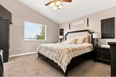 1808 Heritage Pkwy, Syracuse, UT 84075 - Photo 9