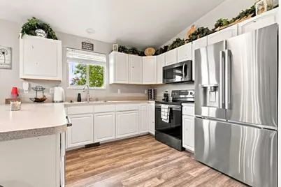 1808 Heritage Pkwy, Syracuse, UT 84075 - Photo 7