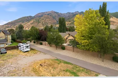 3085 E Fort Union Blvd, Cottonwood Heights, UT 84121 - Photo 9