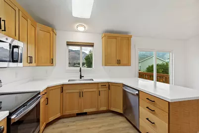 572 S 375 W, Ogden, UT 84404 - Photo 7