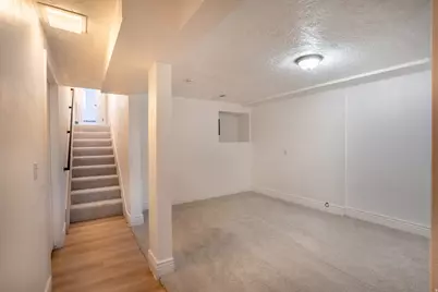 2407 E Hunts End Dr, Sandy, UT 84092 - Photo 23