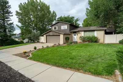 2407 E Hunts End Dr, Sandy, UT 84092 - Photo 3