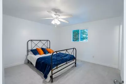 2407 E Hunts End Dr, Sandy, UT 84092 - Photo 13