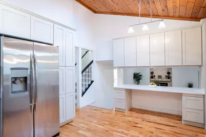 2407 E Hunts End Dr, Sandy, UT 84092 - Photo 5