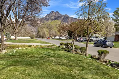 1889 E 4675 S, Holladay, UT 84117 - Photo 3