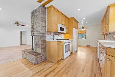 1889 E 4675 S, Holladay, UT 84117 - Photo 7