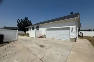 4152 N East Pinion Cir N, Eagle Mountain, UT 84005 - Photo 3