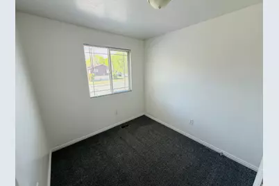256 W 350 N #UNIT B, Vernal, UT 84078 - Photo 17