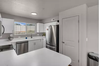 1140 W 950 N #E201, Orem, UT 84057 - Photo 9