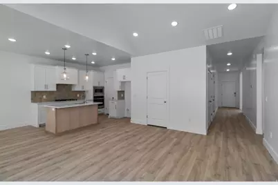 642 W 760 N #204, Tremonton, UT 84337 - Photo 3