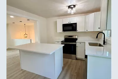 10320 S Clearview Dr, Sandy, UT 84070 - Photo 7