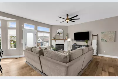 374 E Draper Downs Dr S, Draper, UT 84020 - Photo 9
