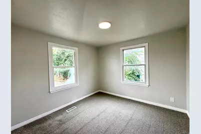 152 S 400 E, Clearfield, UT 84015 - Photo 9