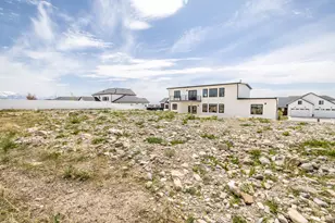 2899 E Lake Dr, Eagle Mountain, UT 84005 - Photo 9