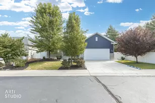 740 N Champion Ln, Kaysville, UT 84037 - Photo 3