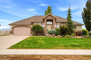 182 N Sierra Way W, Layton, UT 84041 - Photo 1